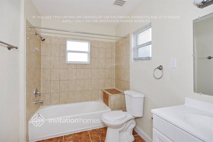Building Photo - 7034 Pender Way