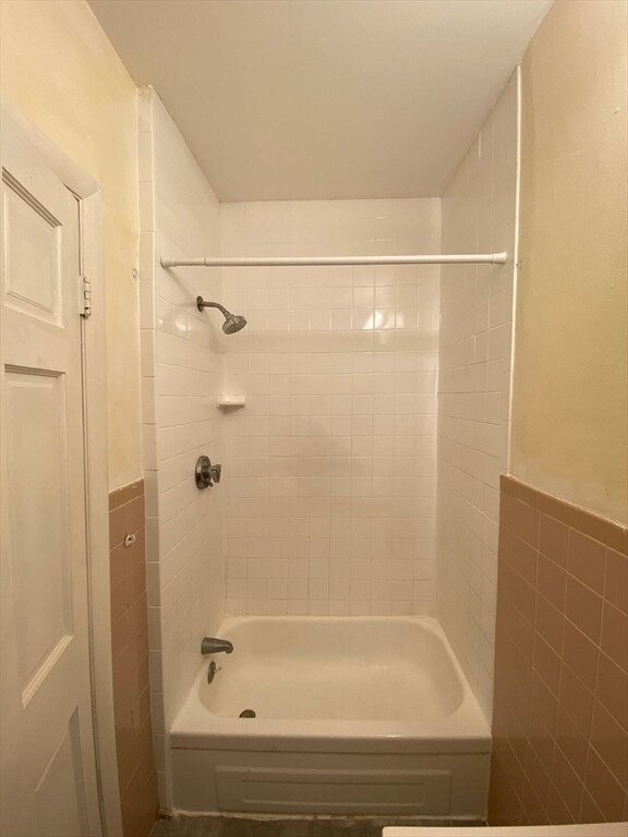 Building Photo - 144 Chelsea St