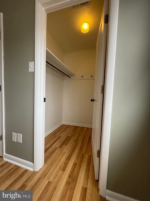 Building Photo - 136 Scott St