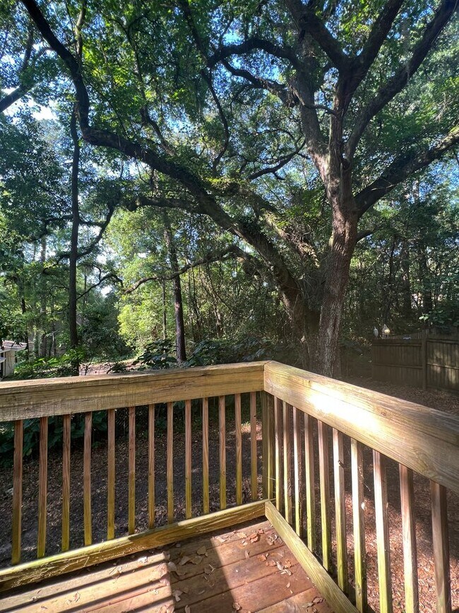 Building Photo - 2110 Golf Terrace Dr