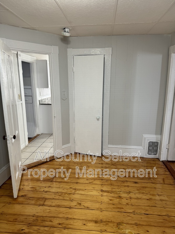 Building Photo - 22 Sargent Ave