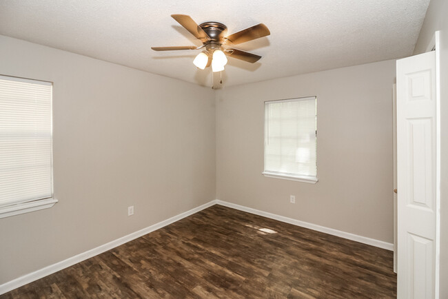 Building Photo - 7015 Russwood Ln E