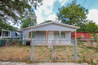 Building Photo - 530 Mercedes St