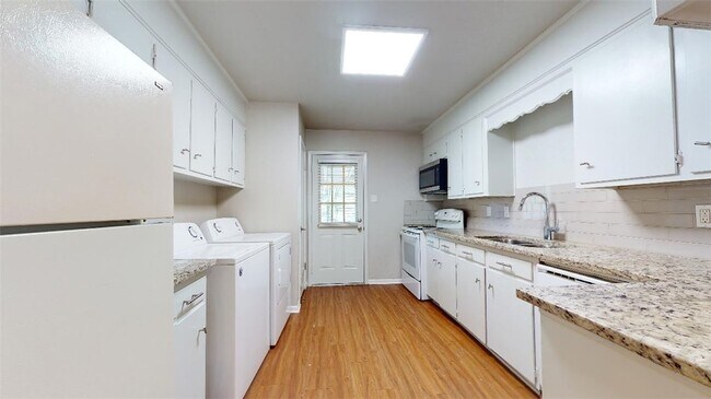 Building Photo - 3923 Olive St