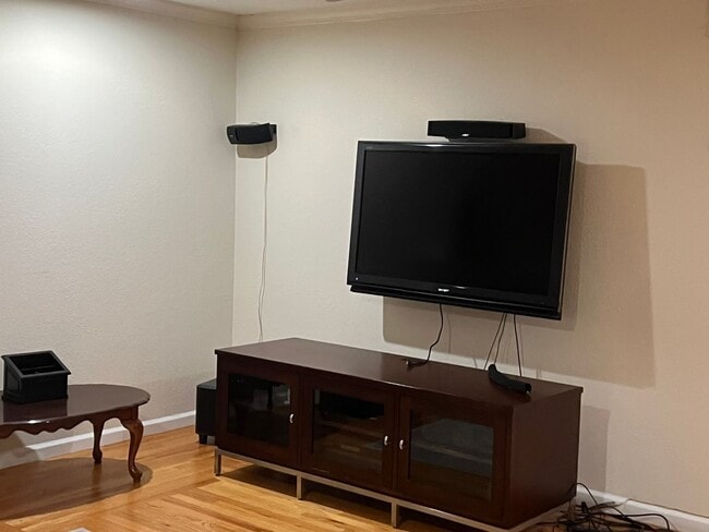 Building Photo - FURNISHED SHORT-TERM 3 MONTHS - 3 Bedroom 2.5 Bath Home in San Jose with Private Back Yard