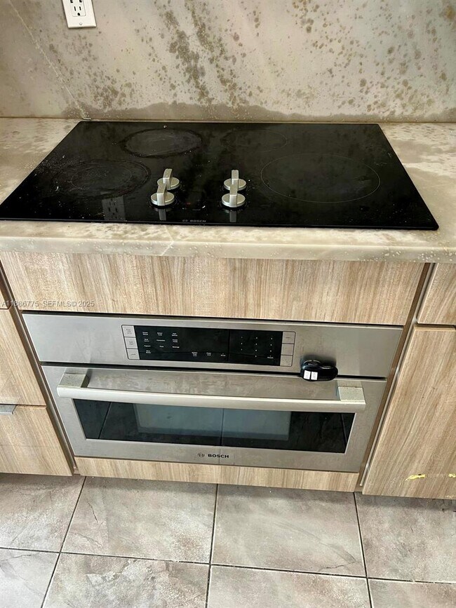 Building Photo - 341 23rd Way S