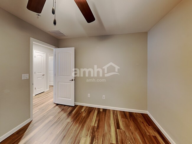 Building Photo - 20701 W Stone Hill Road