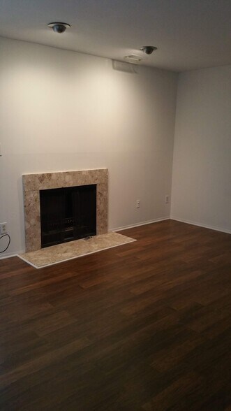 Building Photo - 24291 Evergreen Rd