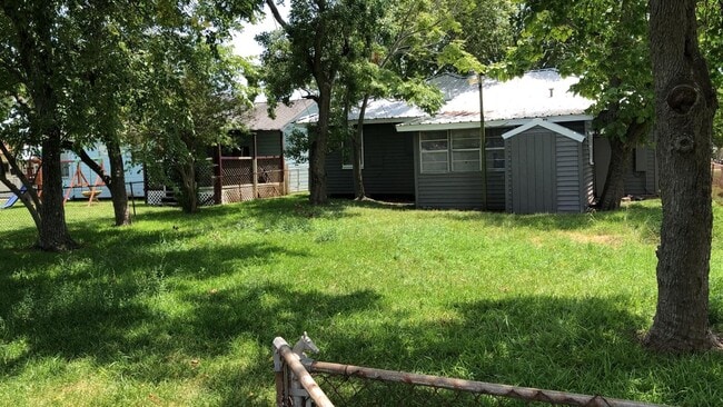 Building Photo - Gorgeous completed renovated Home in Freeport, TX. HABLAMOS ESPAÑOL!