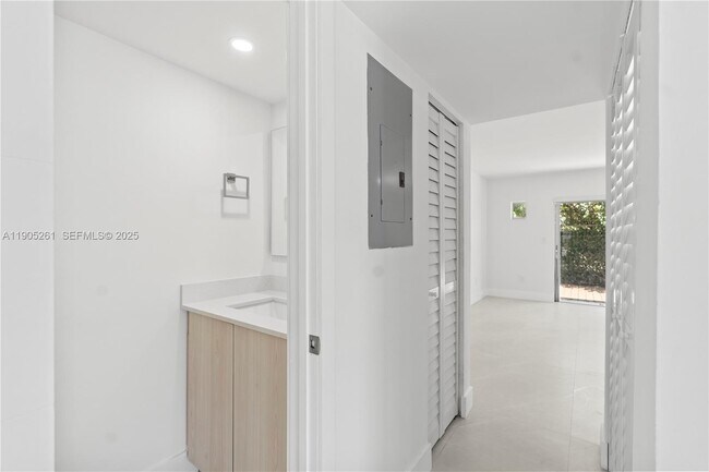 Building Photo - 3597 SW 17th St