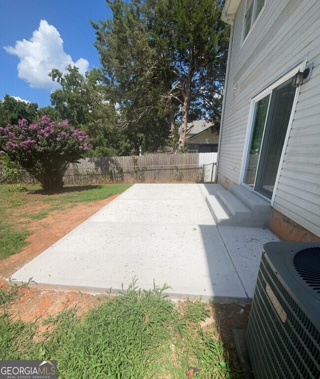 Building Photo - 1206 St Andrews Dr