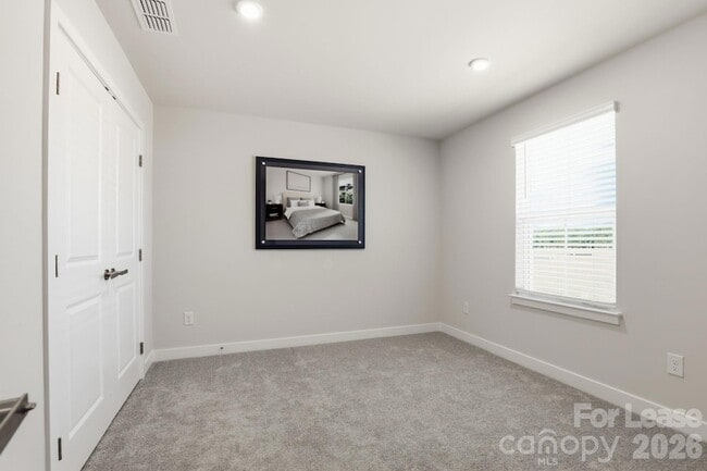 Building Photo - 862 Heathway Dr