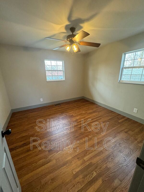 Building Photo - 406 Dodson Ave