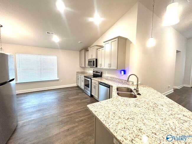Building Photo - 14254 Wildflower Dr