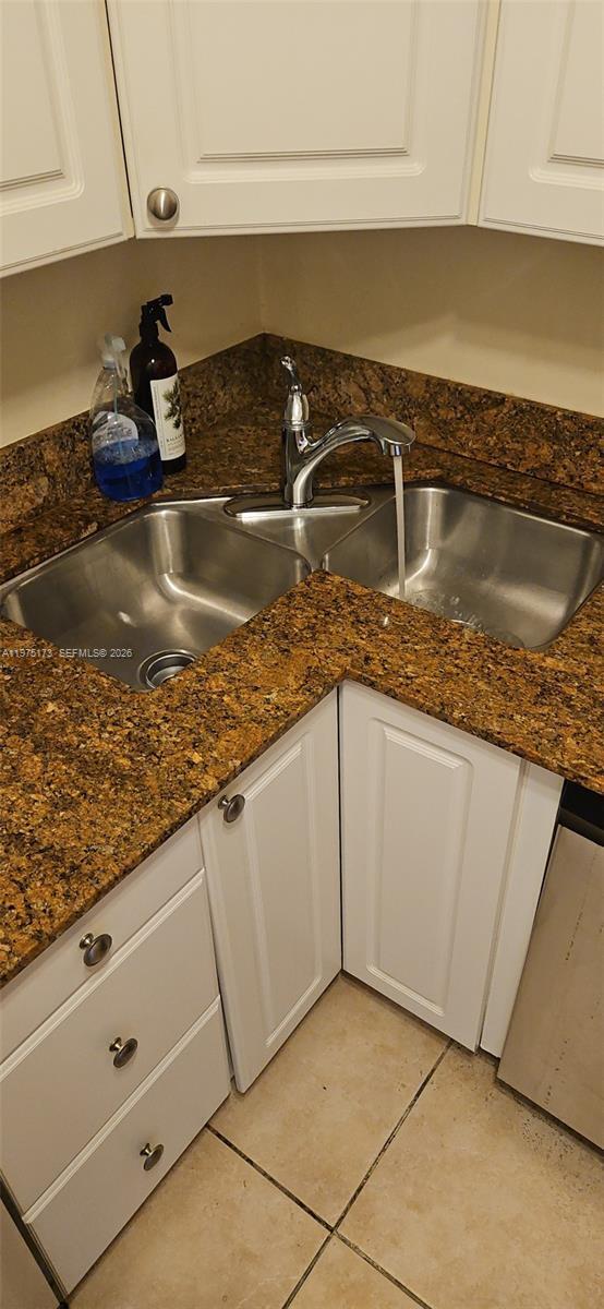 Building Photo - 5200 NE 24th Terrace