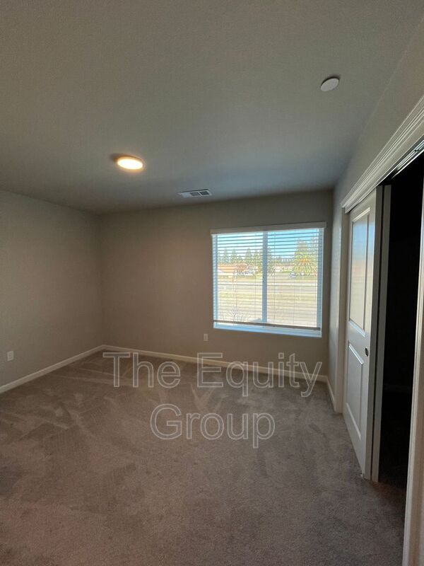 Building Photo - 405 S Summit St