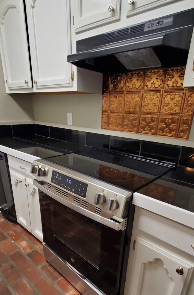 Building Photo - 4624 Parkoaks Dr