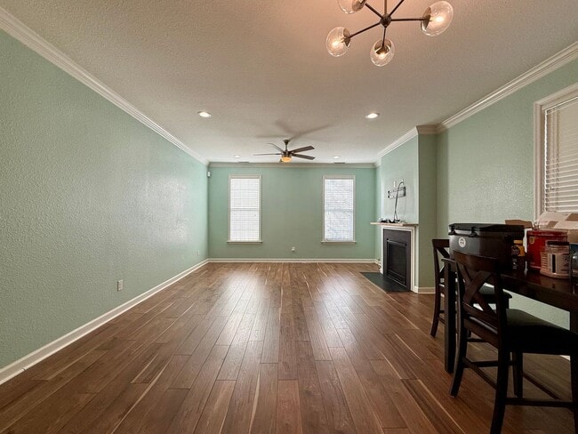 Building Photo - Modern living in the heart of Greenbrier - 4 BR home with open layout