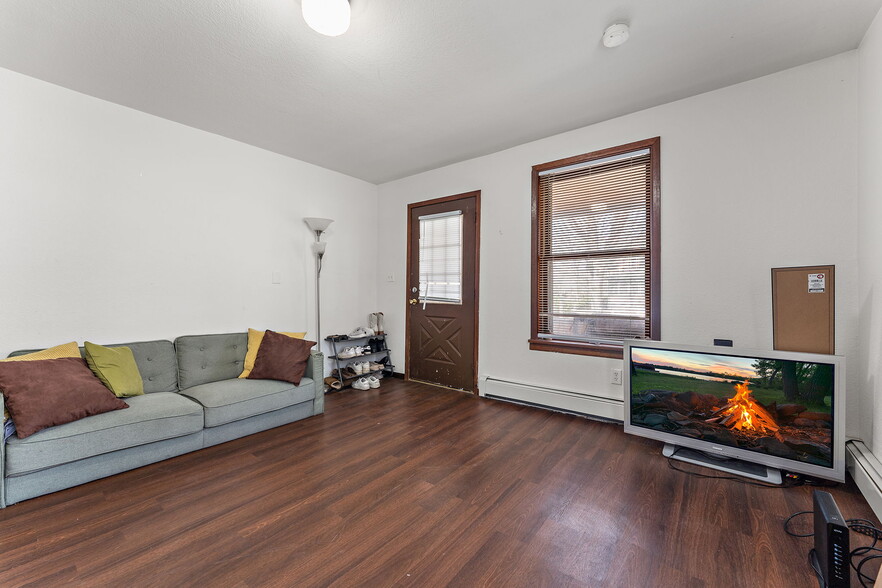 Living room - 3101 E 24th St
