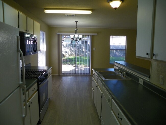 Building Photo - Welcome to this charming Centex home locat...