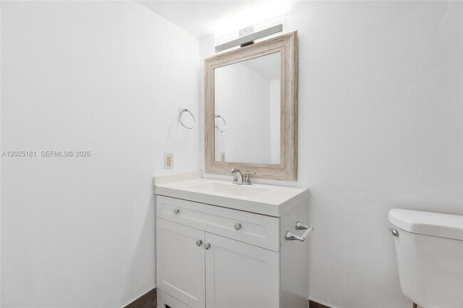 Building Photo - 7601 E Treasure Dr