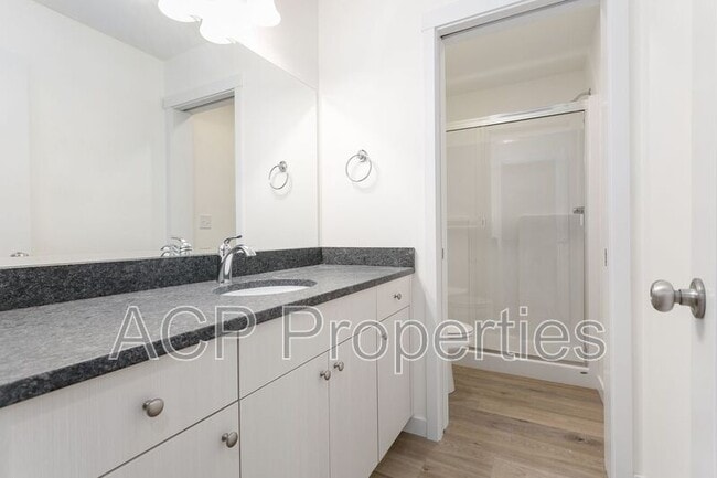 Building Photo - 2284 Brome St