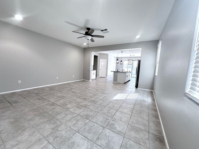 Building Photo - Stunning 4-bedroom, 2-bathroom home located in the vibrant community of Sahuarita, AZ