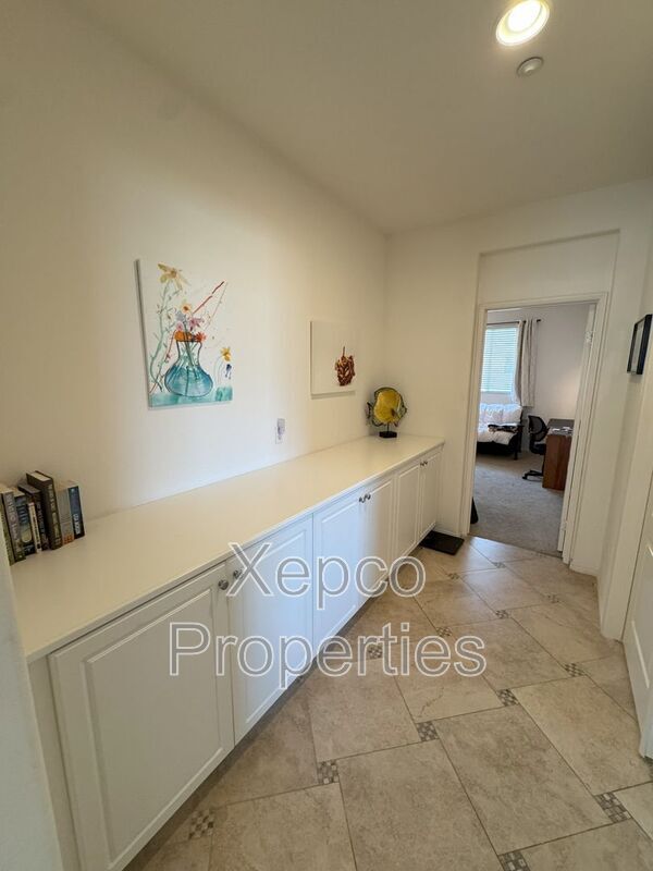 Building Photo - 1290 Esperanza Trail
