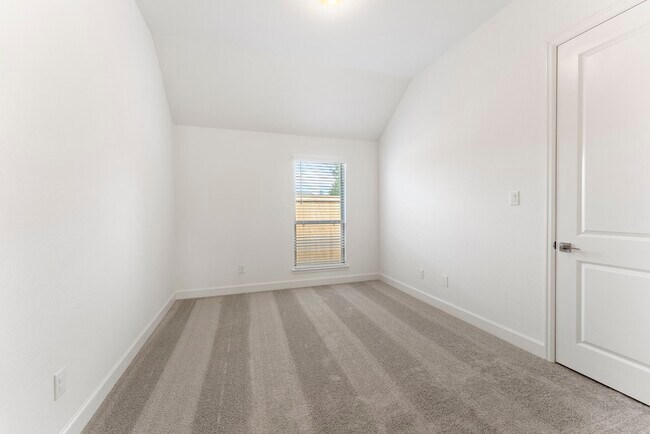 Building Photo - 26545 Pioneer Pointe Ct