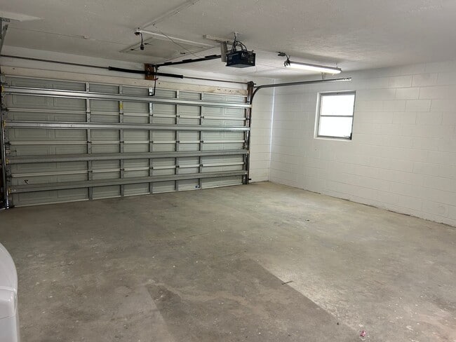 Building Photo - Remodeled 3 bedroom 2 bath Home in NE St Pete