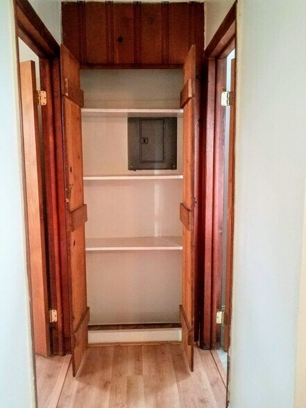 Building Photo - 512 Clinton St