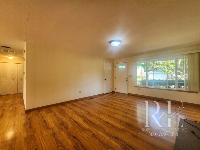 Building Photo - Spacious 4-Bedroom Rambler with Fenced Yar...
