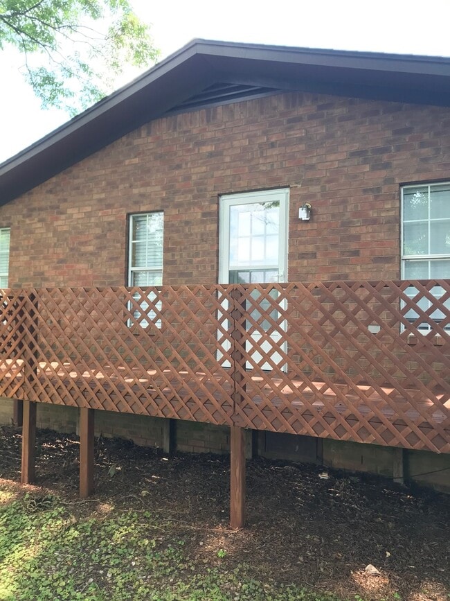 Building Photo - Close to Millington