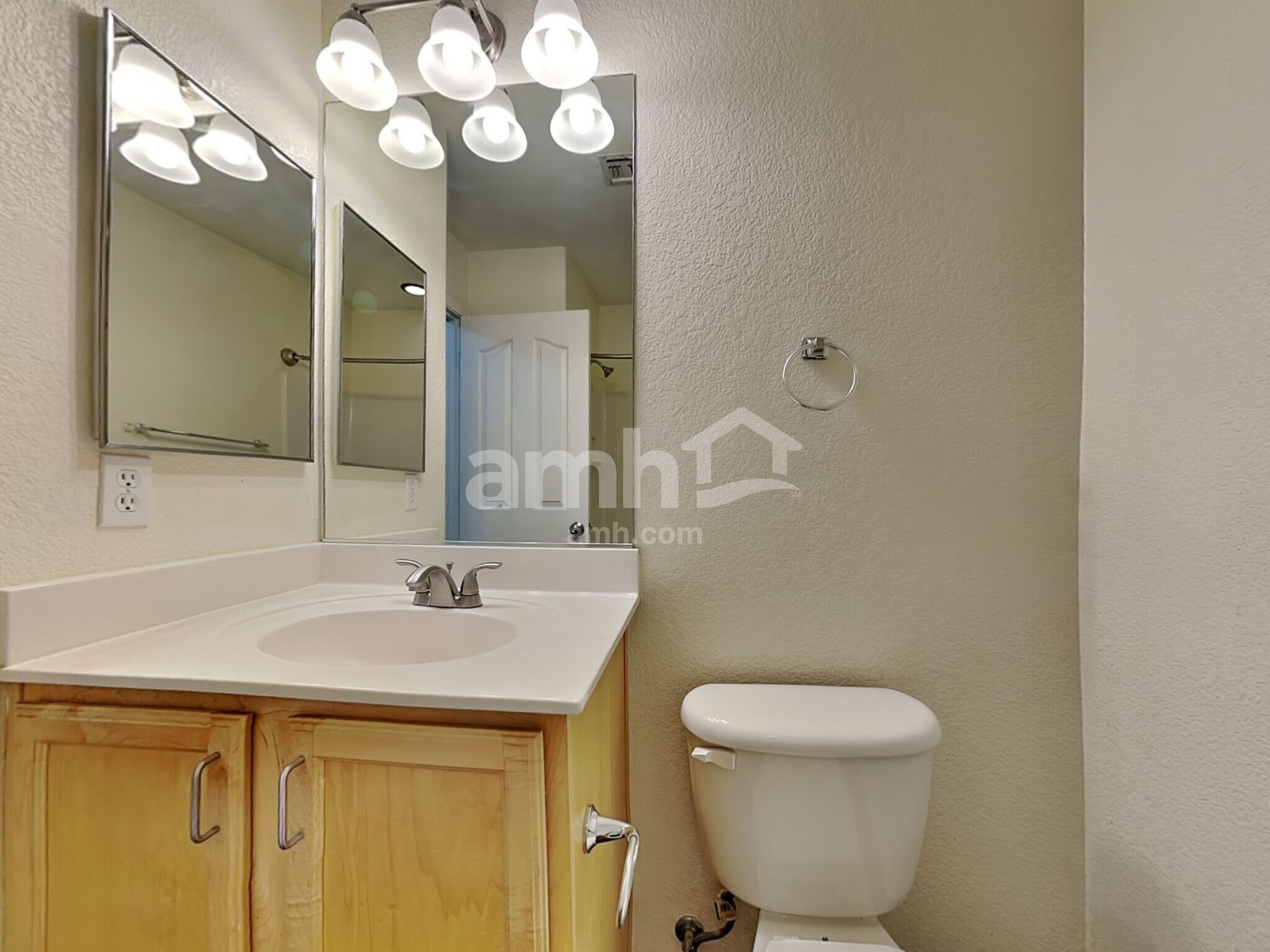 Building Photo - 10453 E Haymarket St