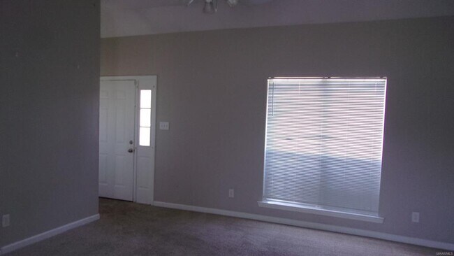 Building Photo - 826 Bluegrass Dr