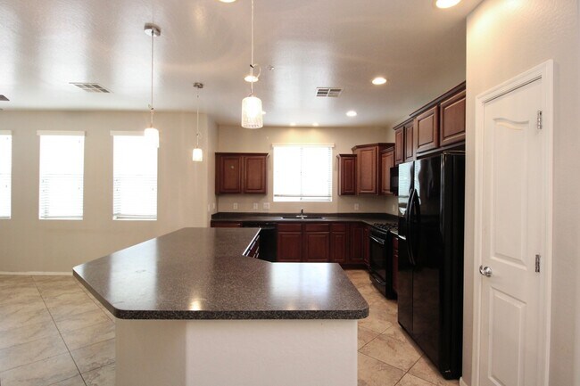 Building Photo - 3221 E Virgil Dr