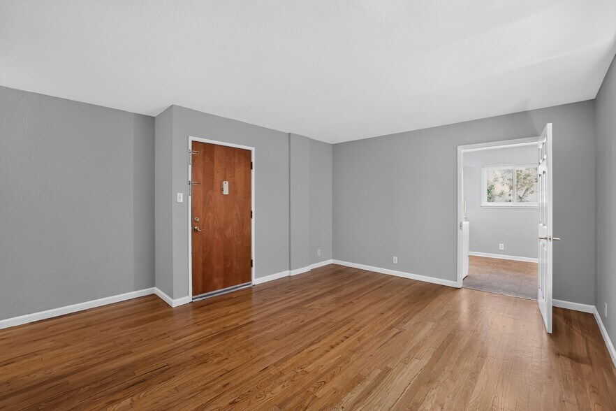 Building Photo - 2208 25th St