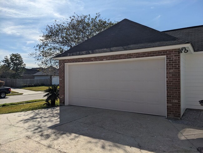 Primary Photo - 3BD 2BA House for rent in Bluebonnet Subdi...