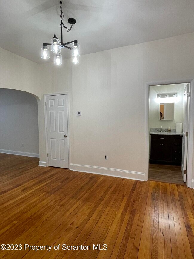 Building Photo - 1064 Lincoln St