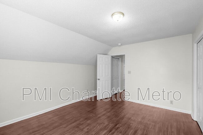 Building Photo - 10800 Whittersham Dr