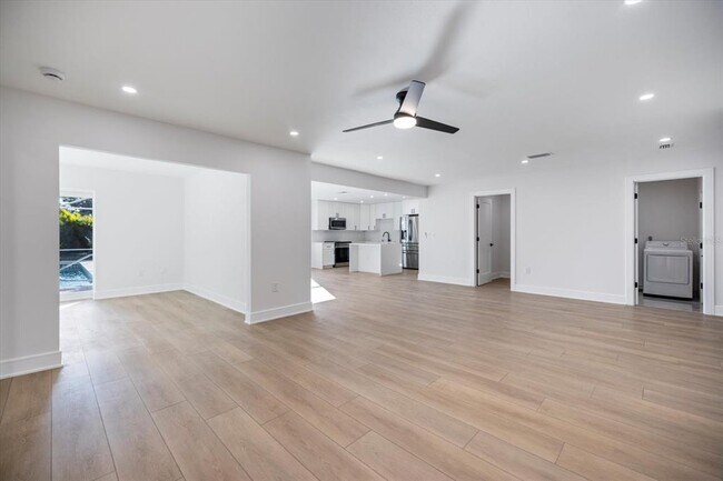 Building Photo - 470 Leger Dr