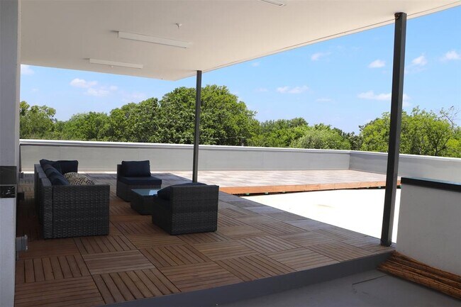 Building Photo - 5515 Humming Bird Ln