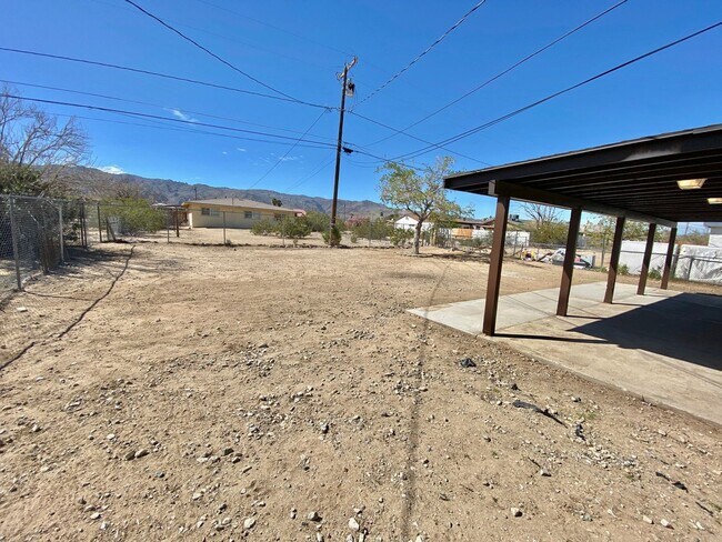 Building Photo - 4 Bedroom, 2 Bathroom Home!