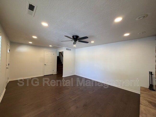 Building Photo - 696 N 600 W