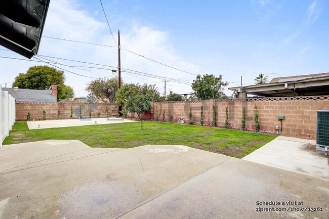 Building Photo - 2602 Deodar St
