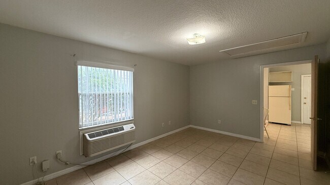 Building Photo - 627 Orchid Dr