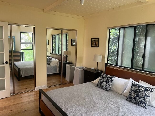 Building Photo - Fully Furnished Townhouse in the oceanfron...