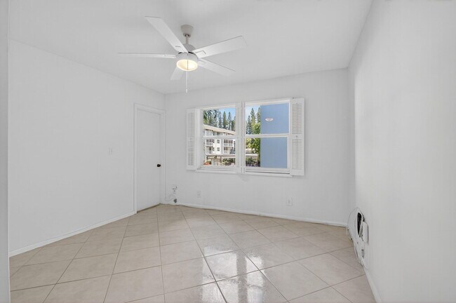 Building Photo - 800 E Camino Real