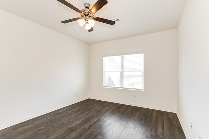 Building Photo - 5740 Timber Leaf Lp