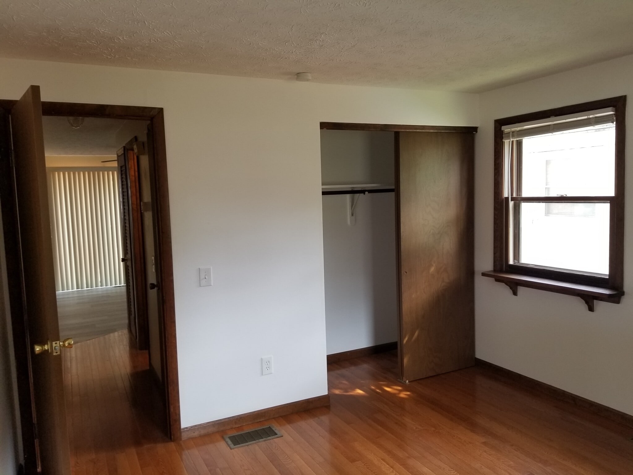 First floor bedroom - 55 Castleford Rd